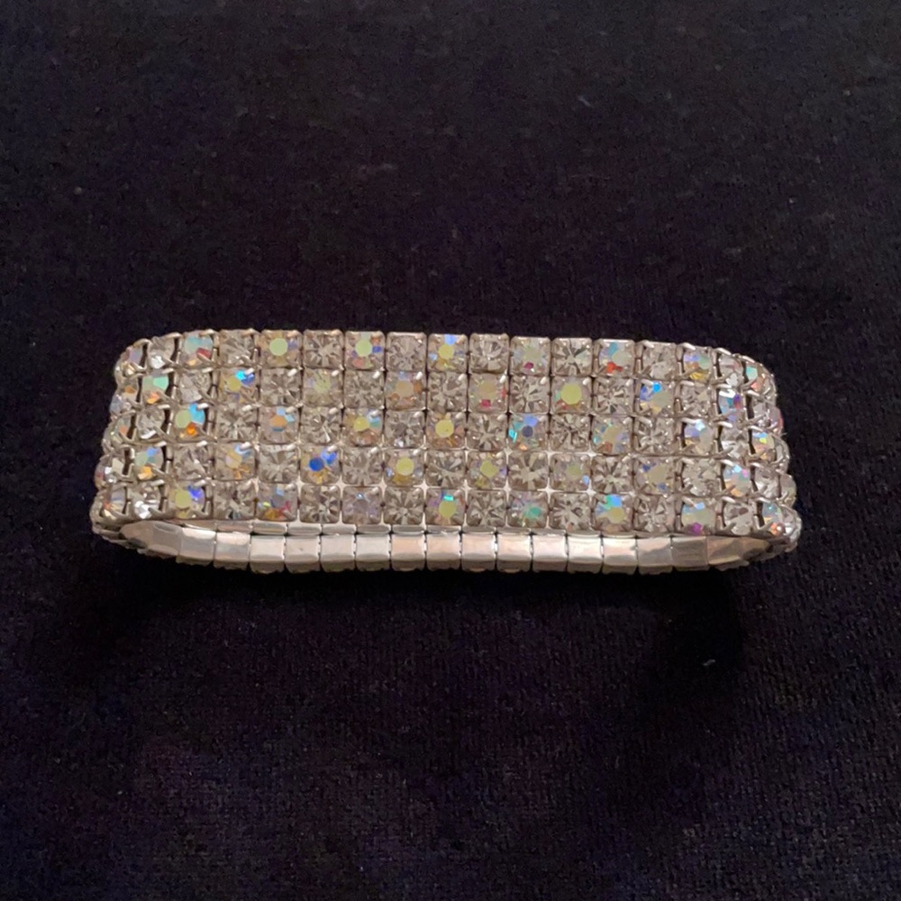 Cache vintage iridescent crystal stretch bracelet